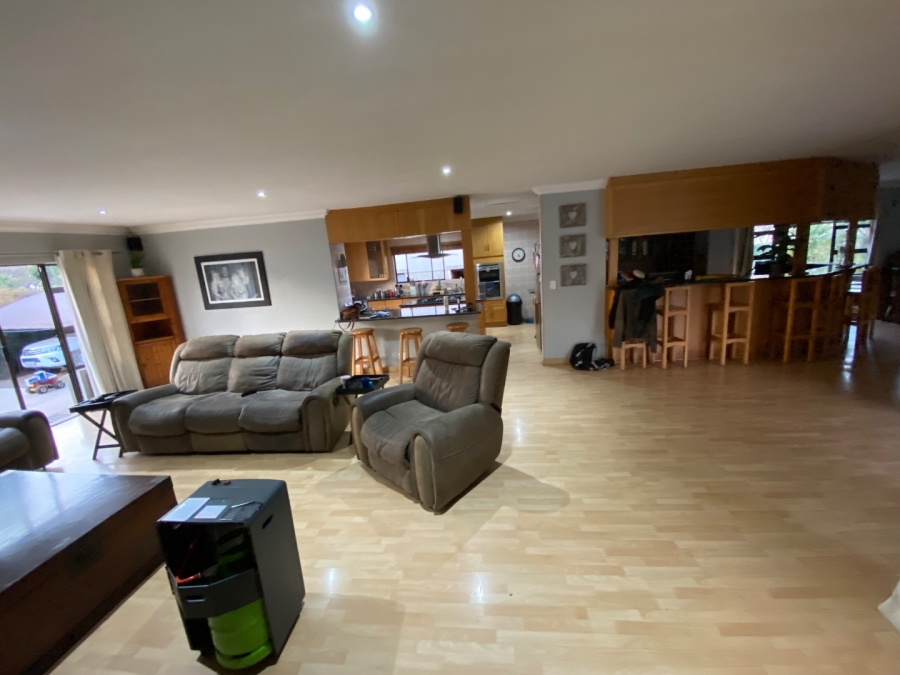 8 Bedroom Property for Sale in Raslouw Gauteng