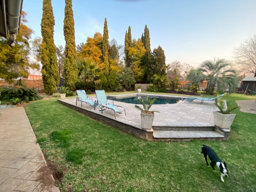 8 Bedroom Property for Sale in Raslouw Gauteng