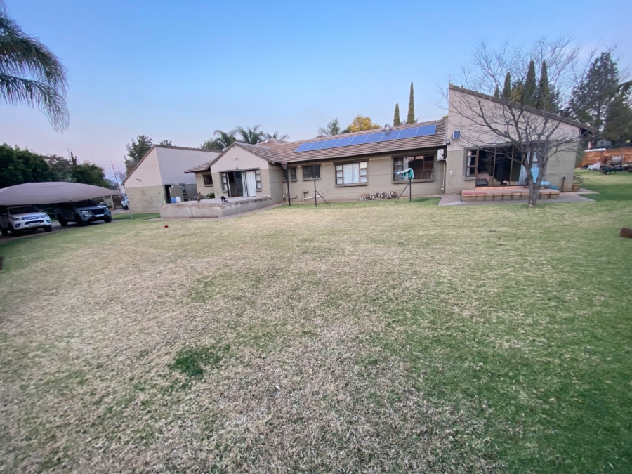 8 Bedroom Property for Sale in Raslouw Gauteng