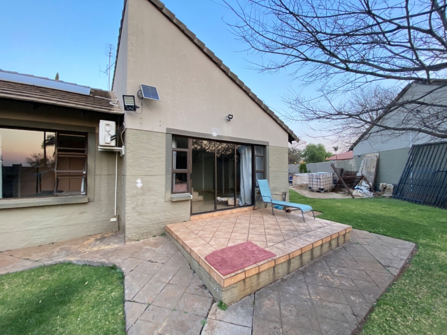 8 Bedroom Property for Sale in Raslouw Gauteng