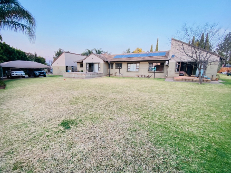 8 Bedroom Property for Sale in Raslouw Gauteng