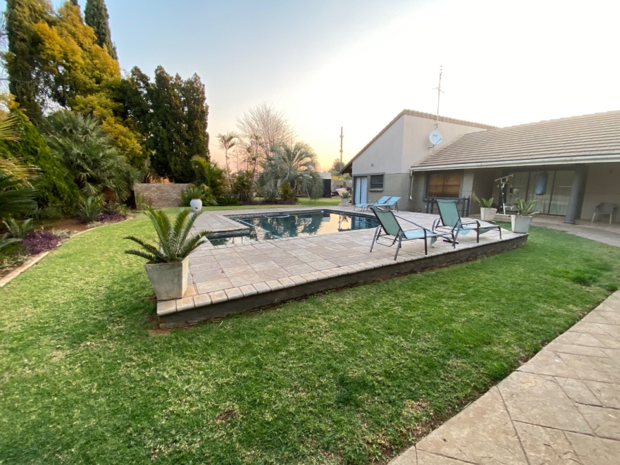 8 Bedroom Property for Sale in Raslouw Gauteng