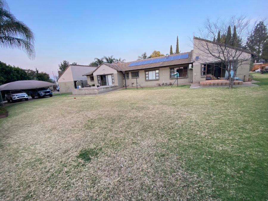 8 Bedroom Property for Sale in Raslouw Gauteng