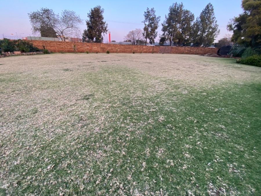 8 Bedroom Property for Sale in Raslouw Gauteng