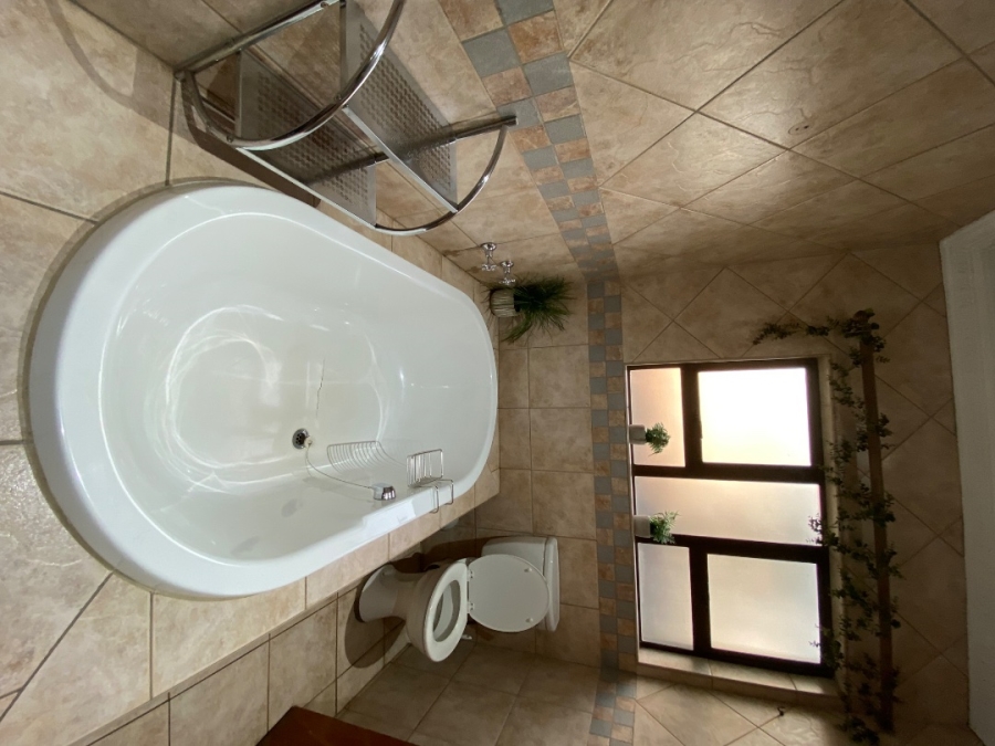 8 Bedroom Property for Sale in Raslouw Gauteng