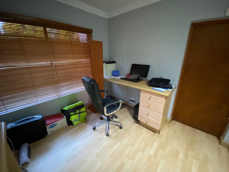 8 Bedroom Property for Sale in Raslouw Gauteng