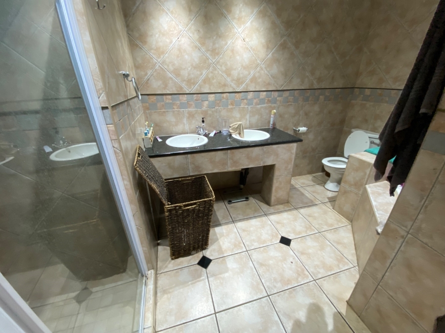8 Bedroom Property for Sale in Raslouw Gauteng
