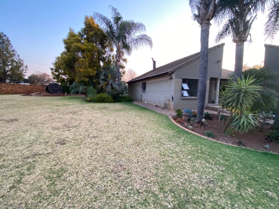 8 Bedroom Property for Sale in Raslouw Gauteng