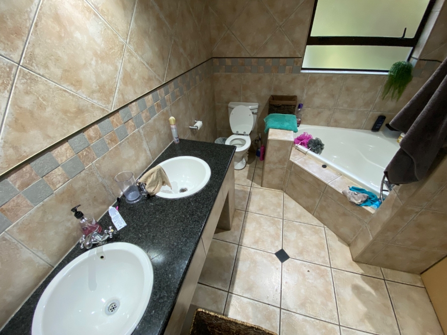 8 Bedroom Property for Sale in Raslouw Gauteng