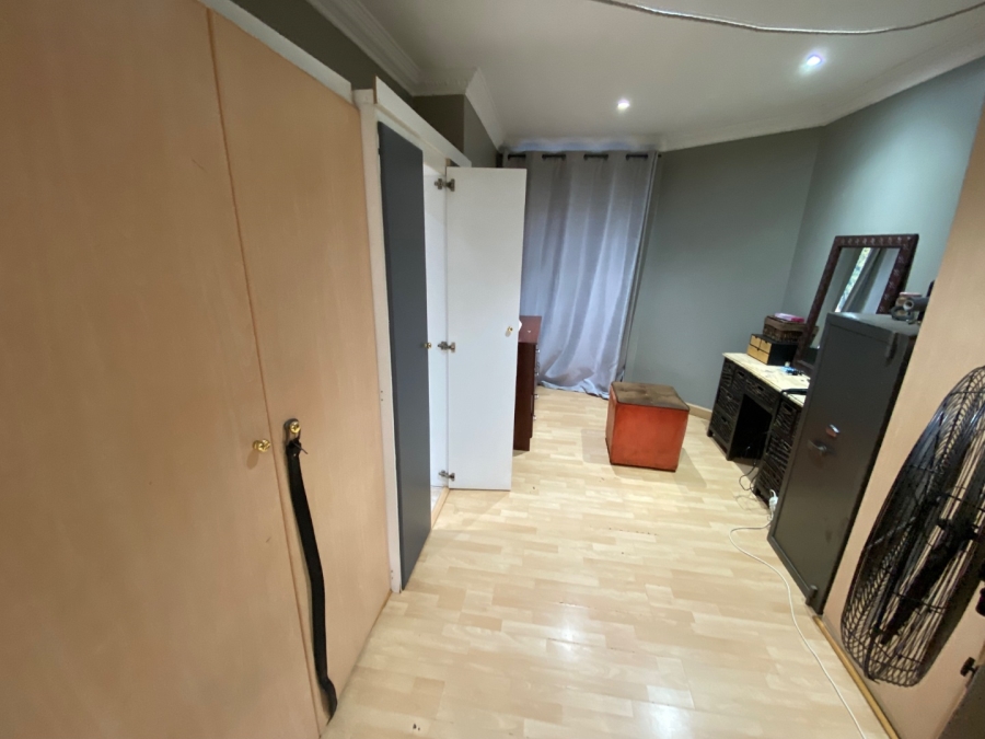 8 Bedroom Property for Sale in Raslouw Gauteng