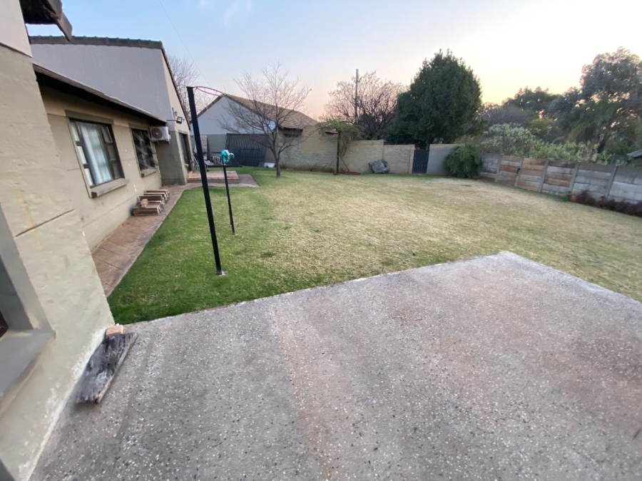 8 Bedroom Property for Sale in Raslouw Gauteng