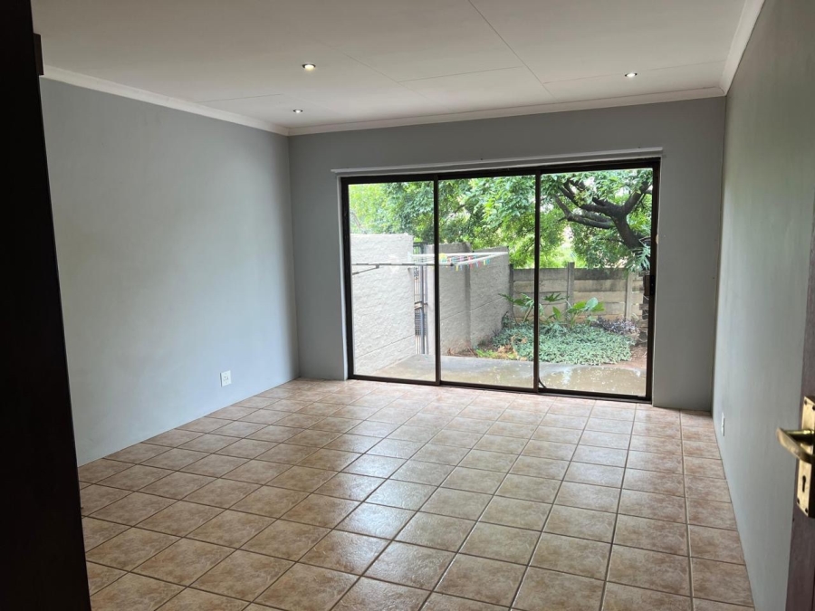 8 Bedroom Property for Sale in Raslouw Gauteng