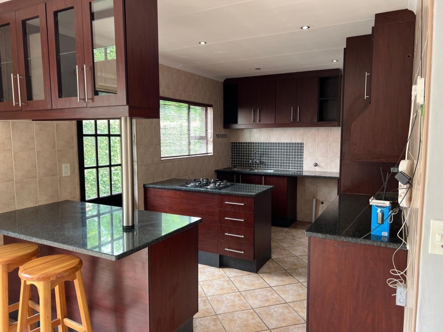 8 Bedroom Property for Sale in Raslouw Gauteng
