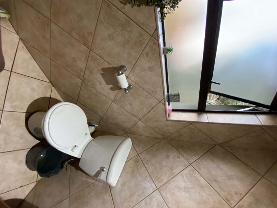 8 Bedroom Property for Sale in Raslouw Gauteng