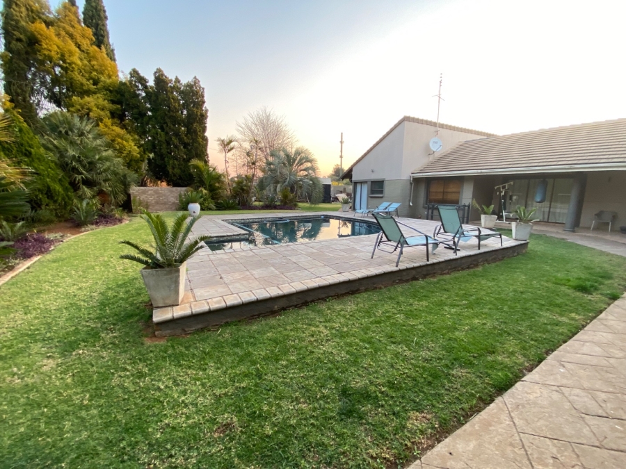 8 Bedroom Property for Sale in Raslouw Gauteng