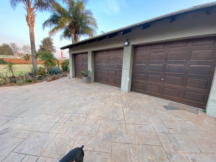 8 Bedroom Property for Sale in Raslouw Gauteng