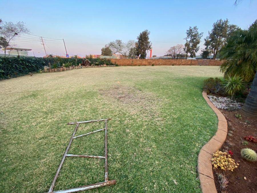8 Bedroom Property for Sale in Raslouw Gauteng