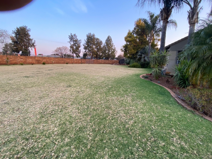 8 Bedroom Property for Sale in Raslouw Gauteng