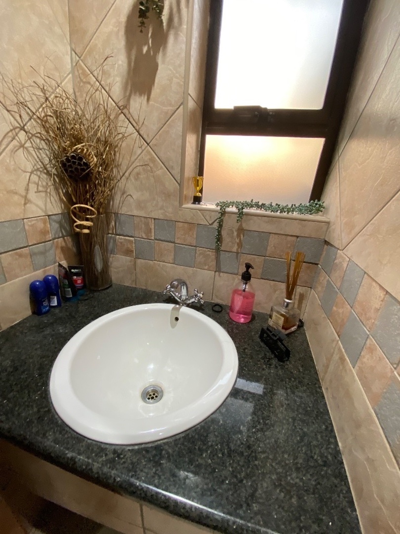 8 Bedroom Property for Sale in Raslouw Gauteng