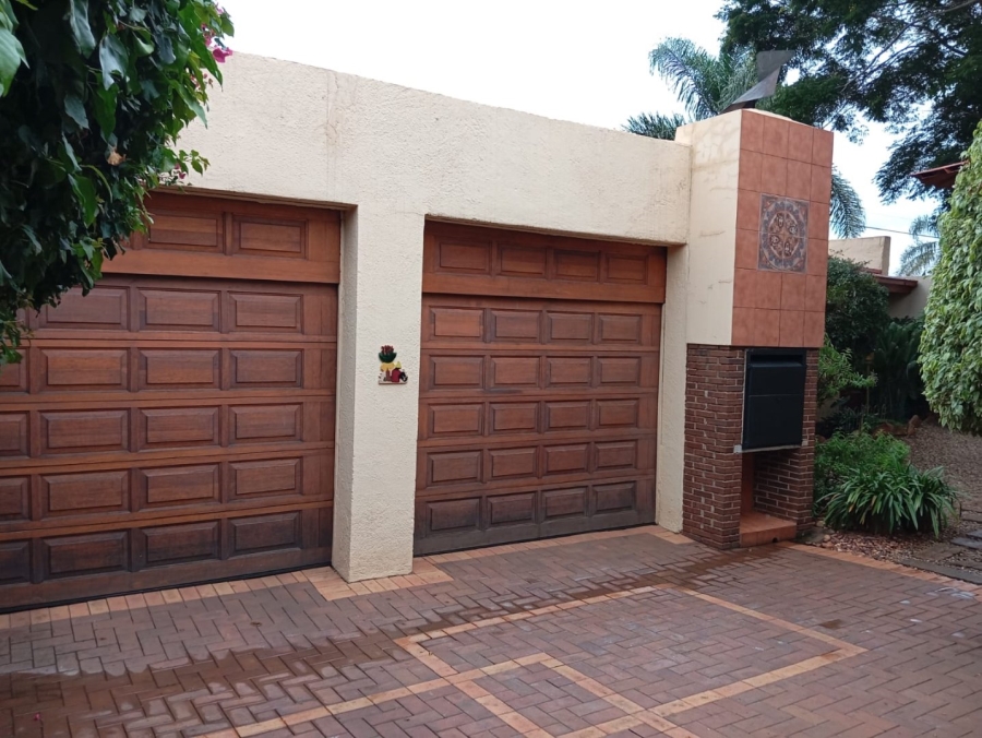 6 Bedroom Property for Sale in Kensington Gauteng