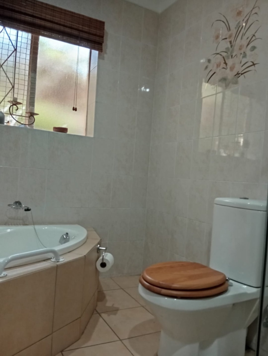 6 Bedroom Property for Sale in Kensington Gauteng