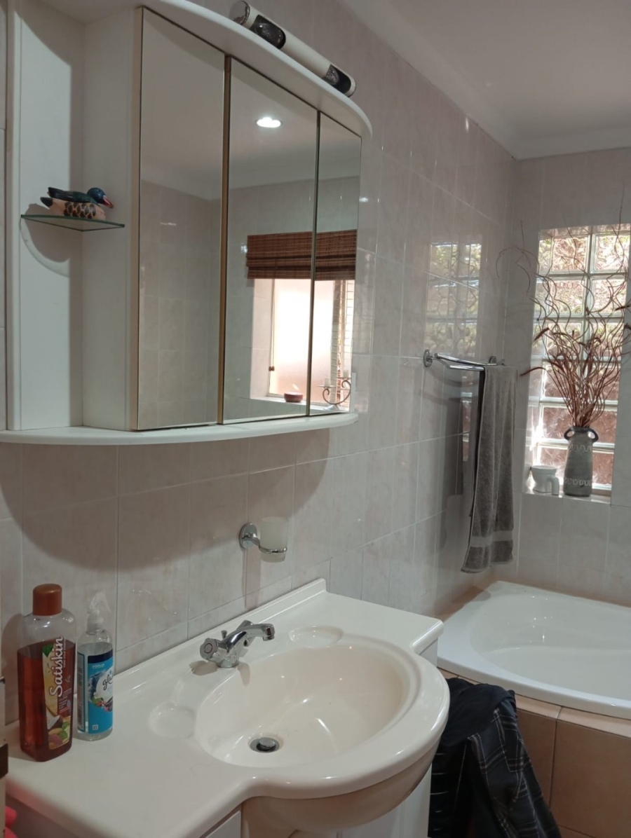 6 Bedroom Property for Sale in Kensington Gauteng