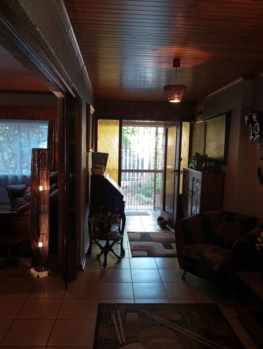 6 Bedroom Property for Sale in Kensington Gauteng