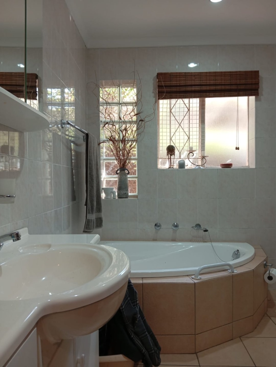 6 Bedroom Property for Sale in Kensington Gauteng