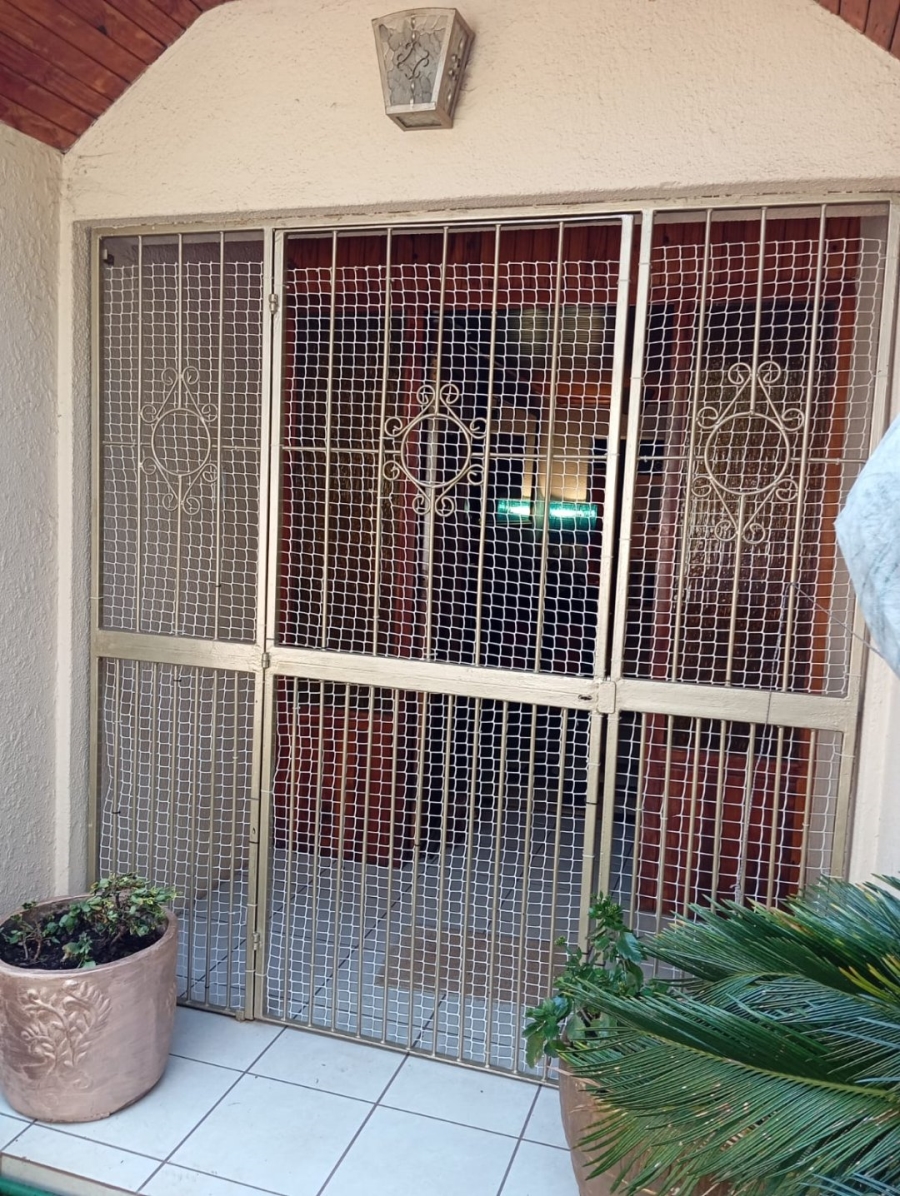 6 Bedroom Property for Sale in Kensington Gauteng