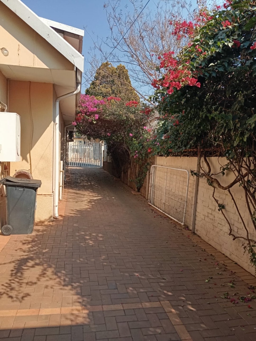 6 Bedroom Property for Sale in Kensington Gauteng