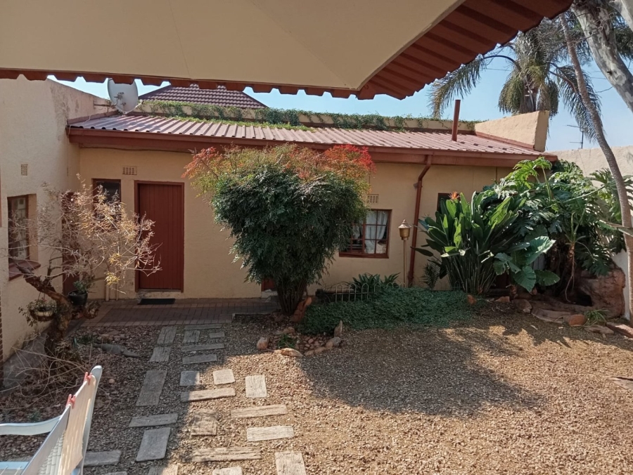 6 Bedroom Property for Sale in Kensington Gauteng