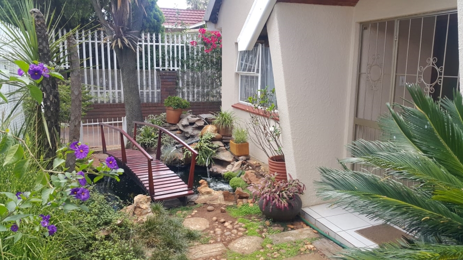 6 Bedroom Property for Sale in Kensington Gauteng