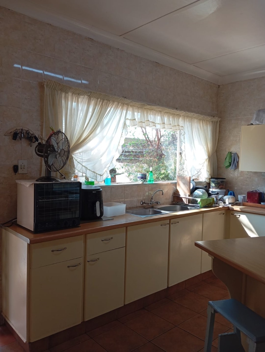 6 Bedroom Property for Sale in Kensington Gauteng