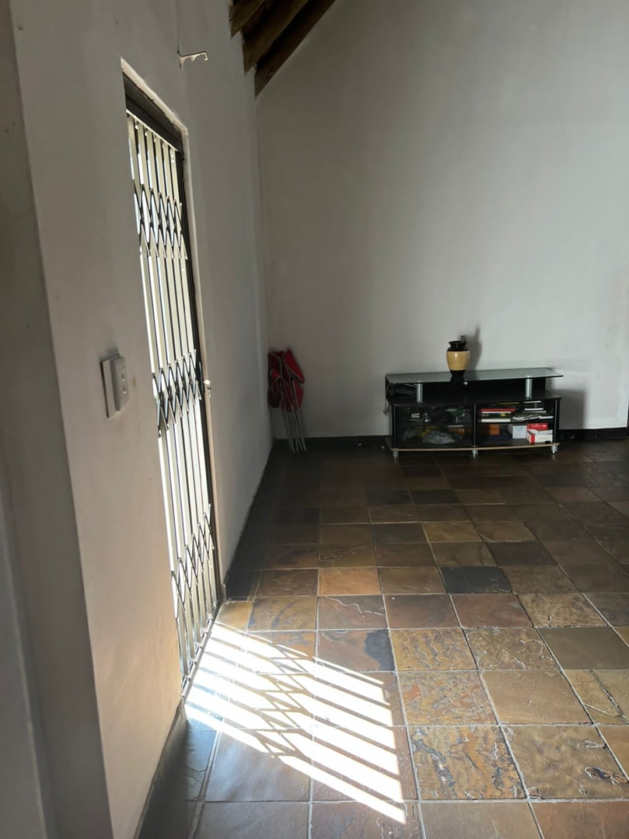 4 Bedroom Property for Sale in Glen Austin Gauteng