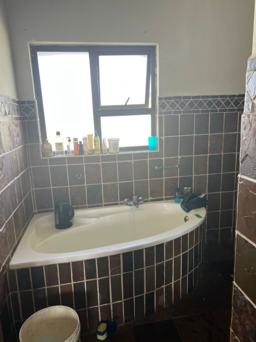 4 Bedroom Property for Sale in Glen Austin Gauteng
