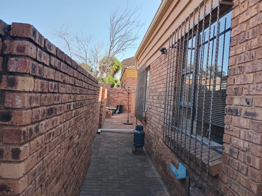 3 Bedroom Property for Sale in Ravenswood Gauteng