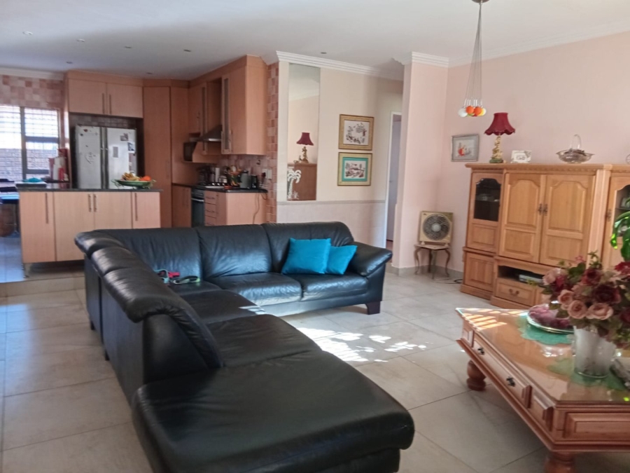 3 Bedroom Property for Sale in Ravenswood Gauteng
