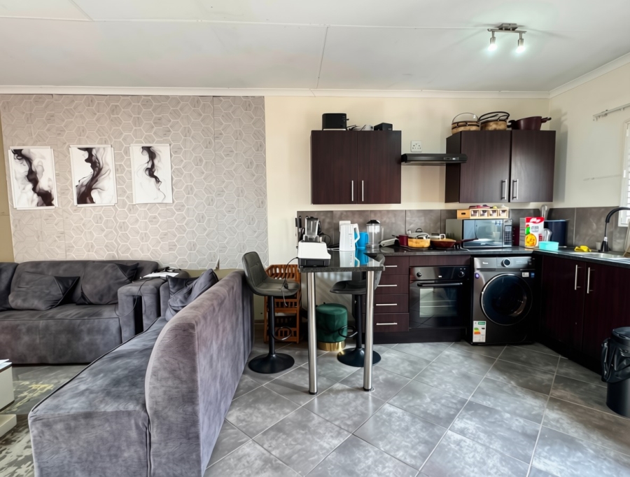 2 Bedroom Property for Sale in The Reeds Gauteng