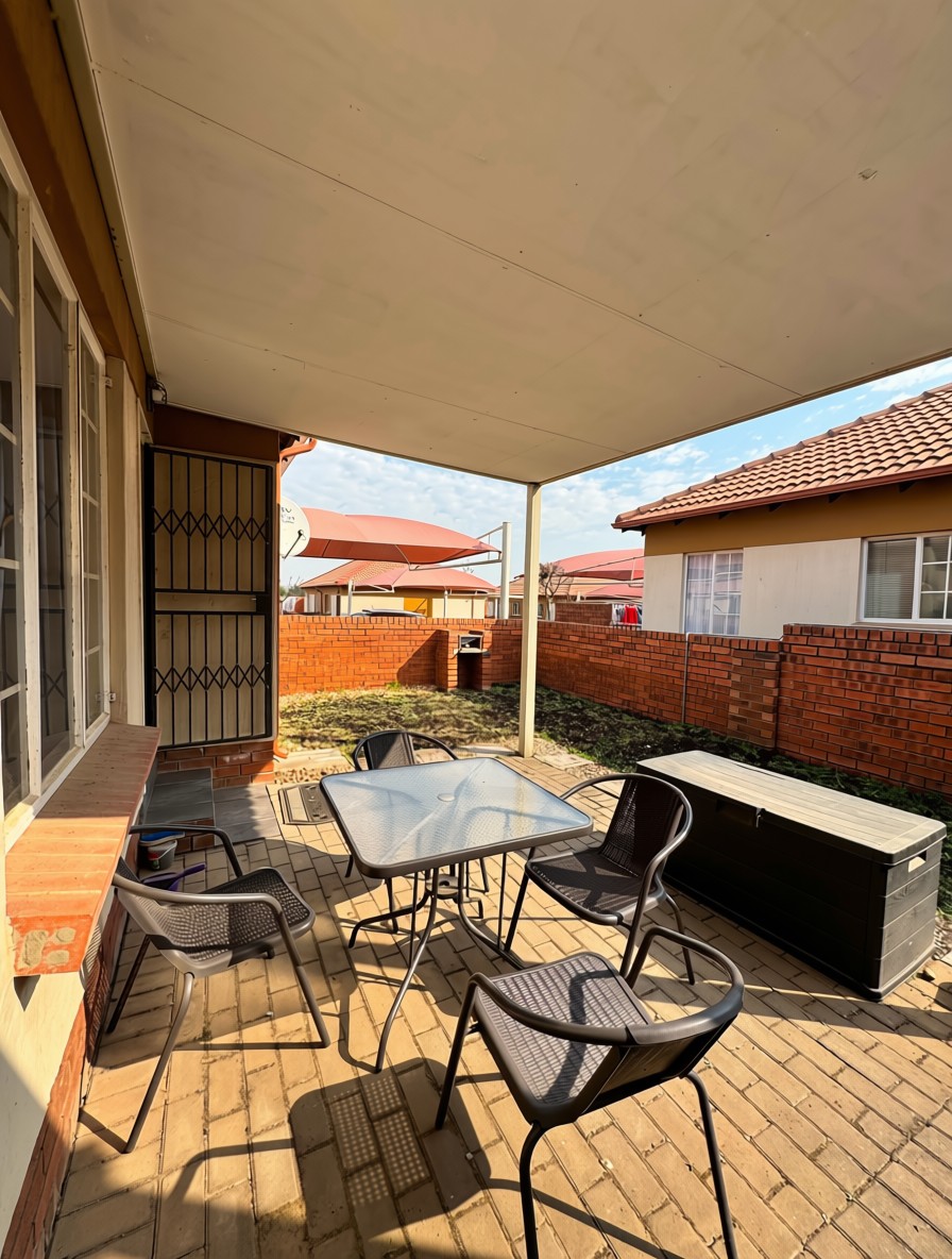 2 Bedroom Property for Sale in The Reeds Gauteng