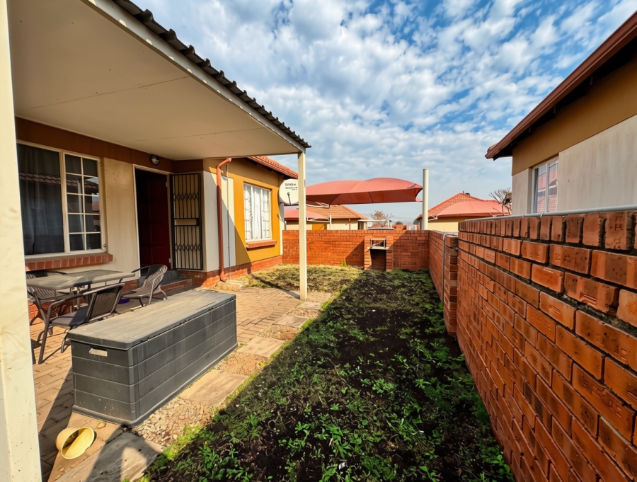 2 Bedroom Property for Sale in The Reeds Gauteng