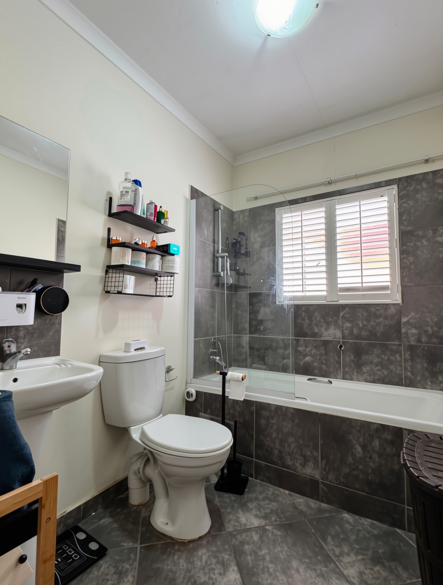 2 Bedroom Property for Sale in The Reeds Gauteng