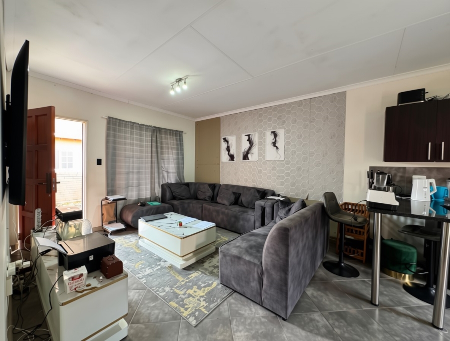 2 Bedroom Property for Sale in The Reeds Gauteng