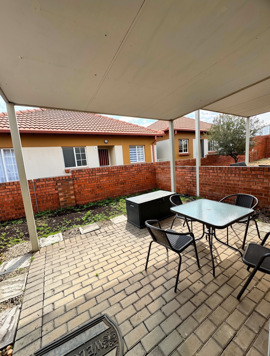 2 Bedroom Property for Sale in The Reeds Gauteng
