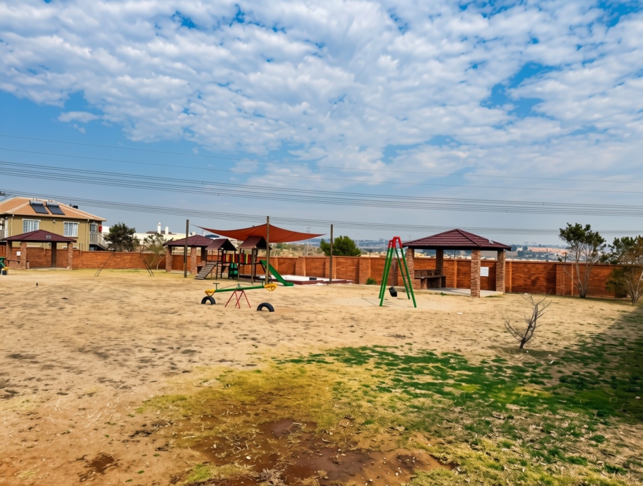2 Bedroom Property for Sale in The Reeds Gauteng