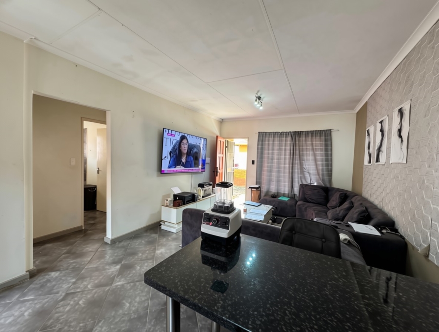 2 Bedroom Property for Sale in The Reeds Gauteng