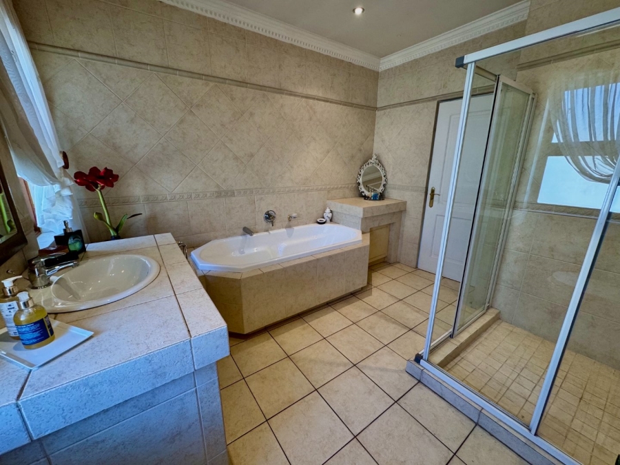 3 Bedroom Property for Sale in Glen Marais Gauteng