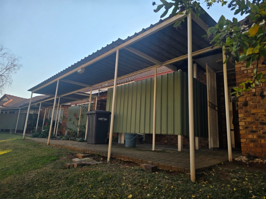 To Let 2 Bedroom Property for Rent in Primrose Gauteng