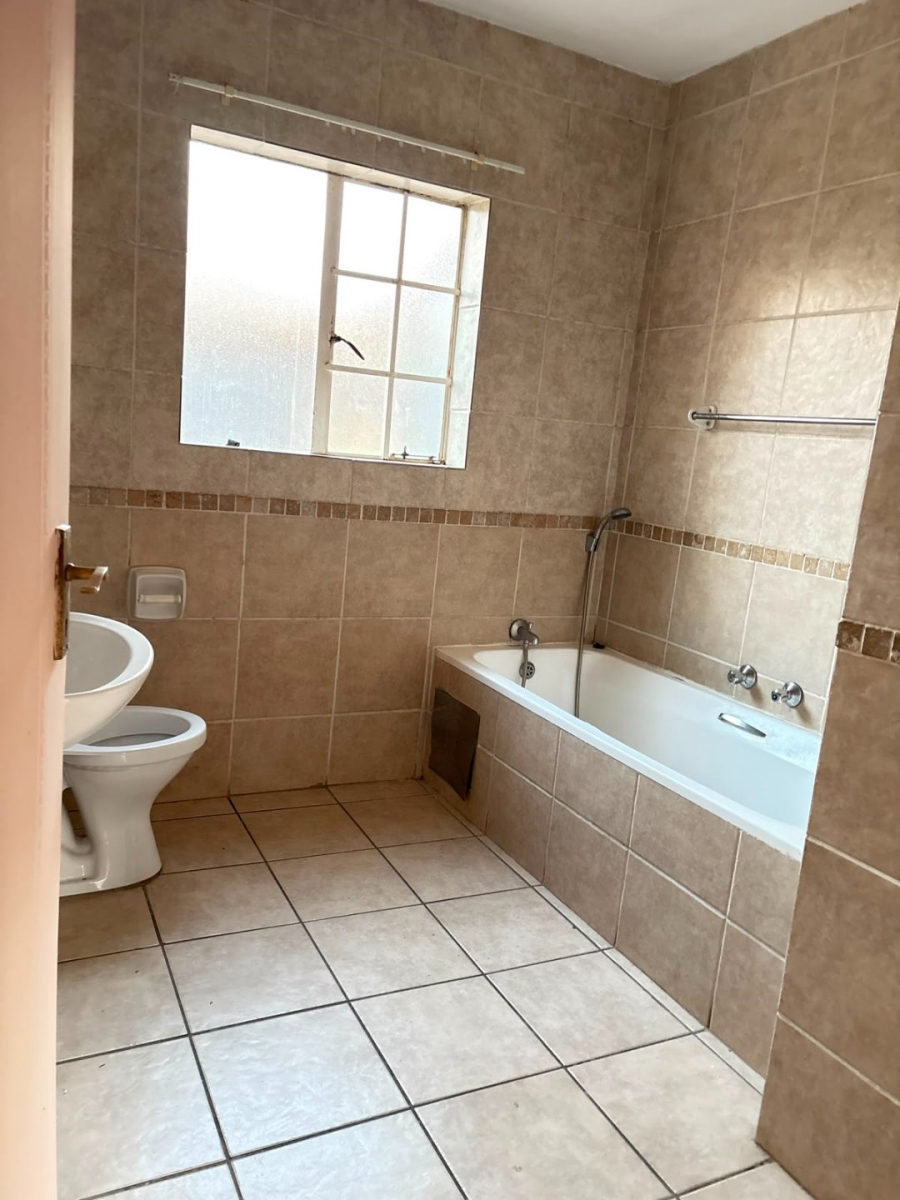To Let 3 Bedroom Property for Rent in Noordwyk Gauteng
