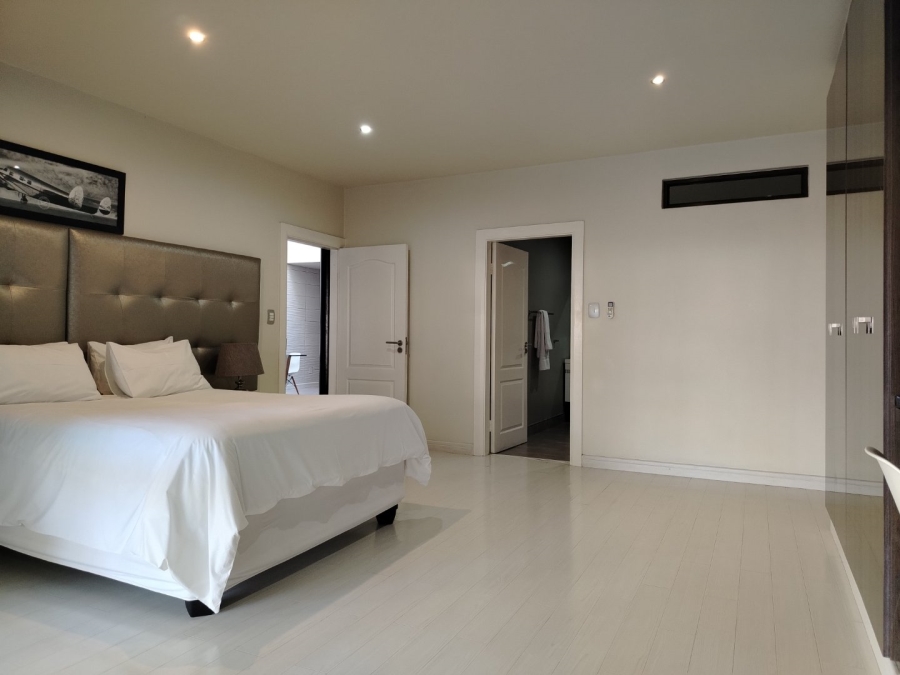 To Let 2 Bedroom Property for Rent in Sandown Gauteng