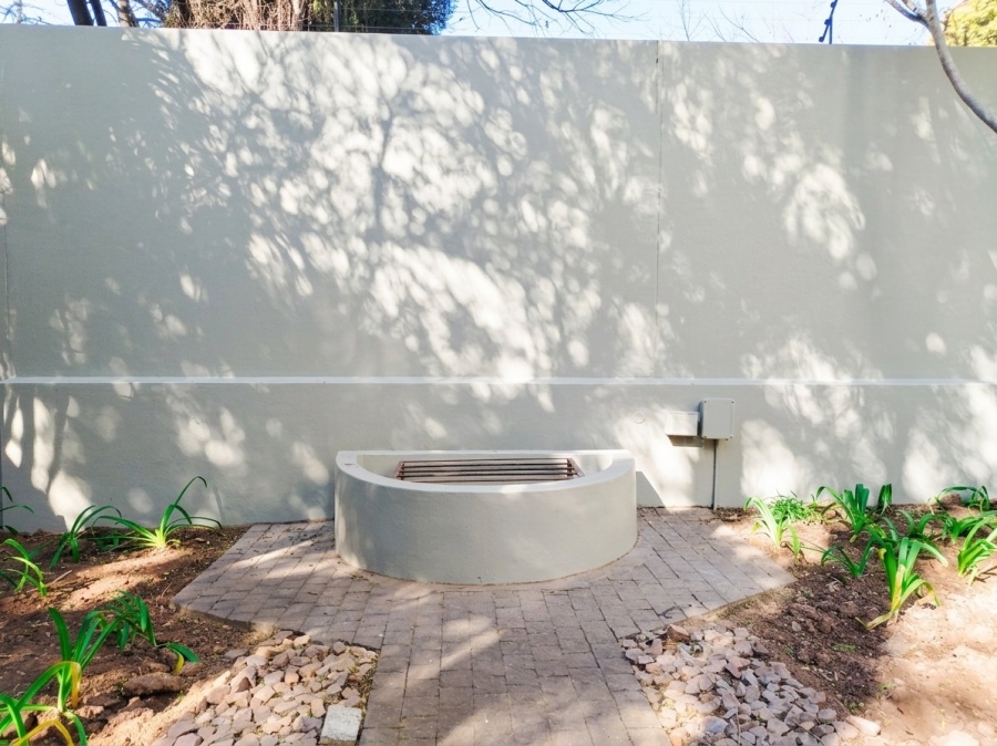 To Let 2 Bedroom Property for Rent in Sandown Gauteng